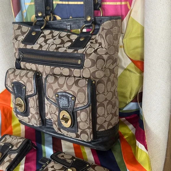 Coach Legacy Signature Gigi Tote, wristlet, flap turnlock wallet, 3-piece Set - Picture 7 of 12